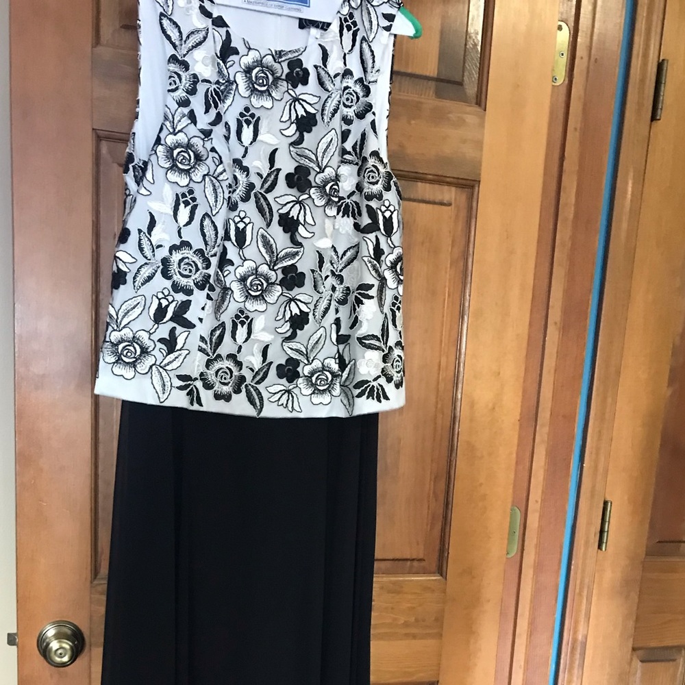 Alex black and white evening dress